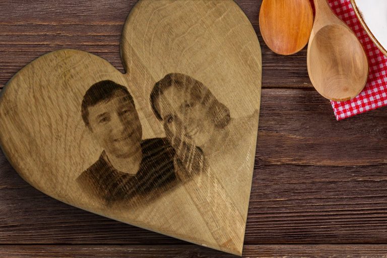 Obrázek gravirovani drevo prkenko srdce