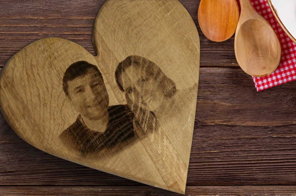 Obrázek gravirovani drevo prkenko srdce