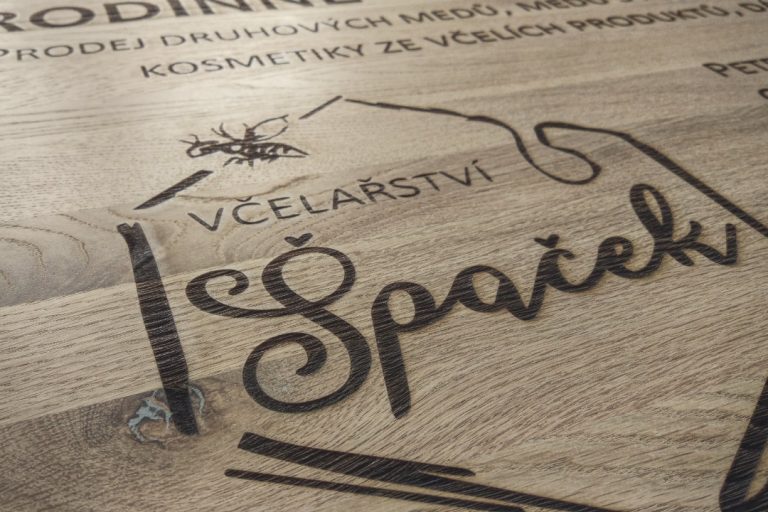 Obrázek gravirovani tabule detail01 web