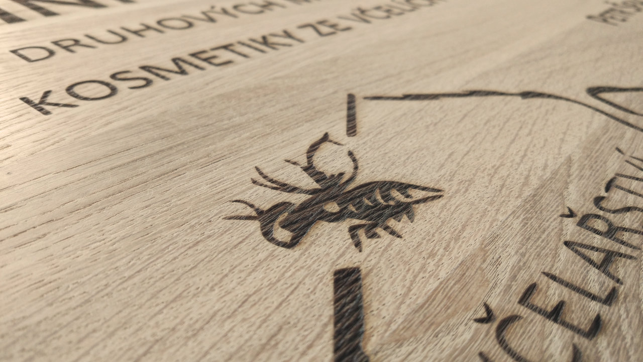 Laserové gravírování tabule 2 Obrázek gravirovani tabule detail02 web