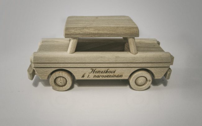 ukázka vygravírovaného nápisu na dárku