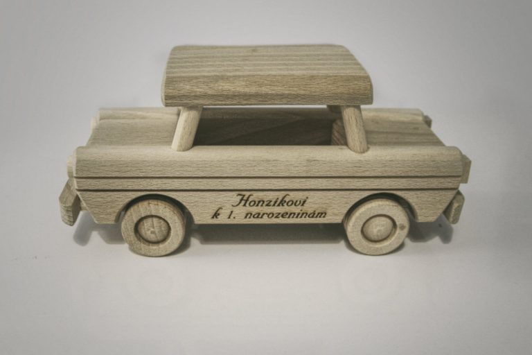 ukázka vygravírovaného nápisu na dárku