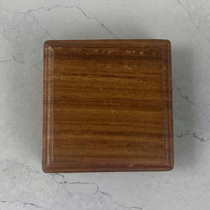 horní pohled na krabičku kompasu