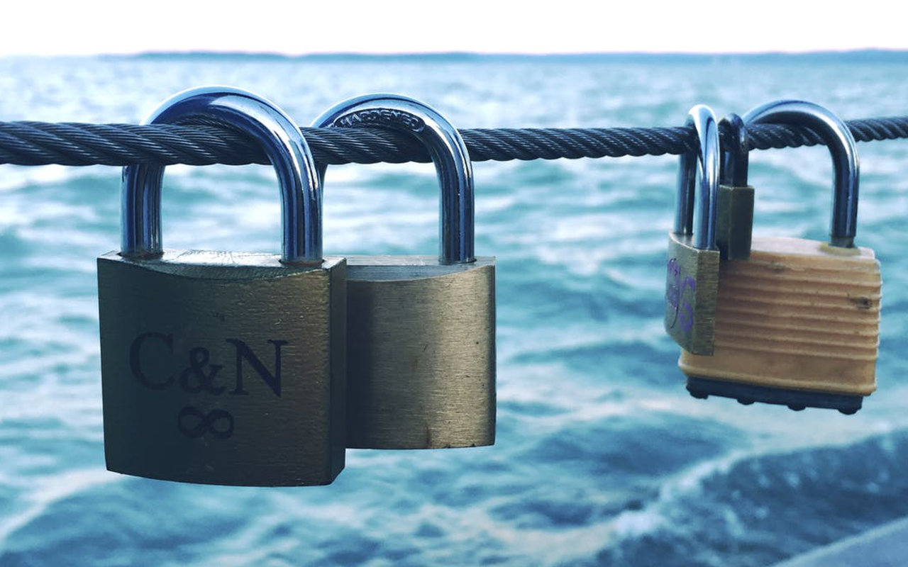 visací zámek s gravírováním