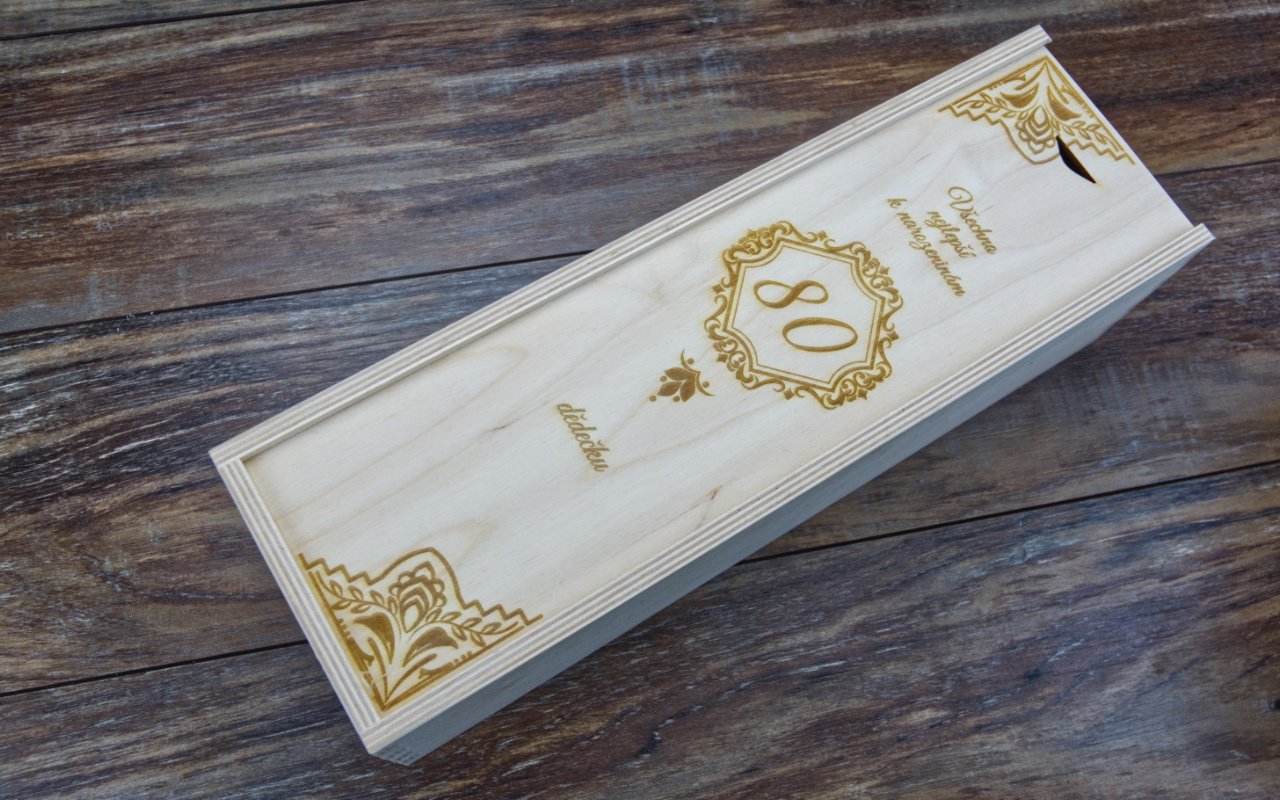 dřevěný box na 1 láhev s gravírováním na téma 80 narozenin