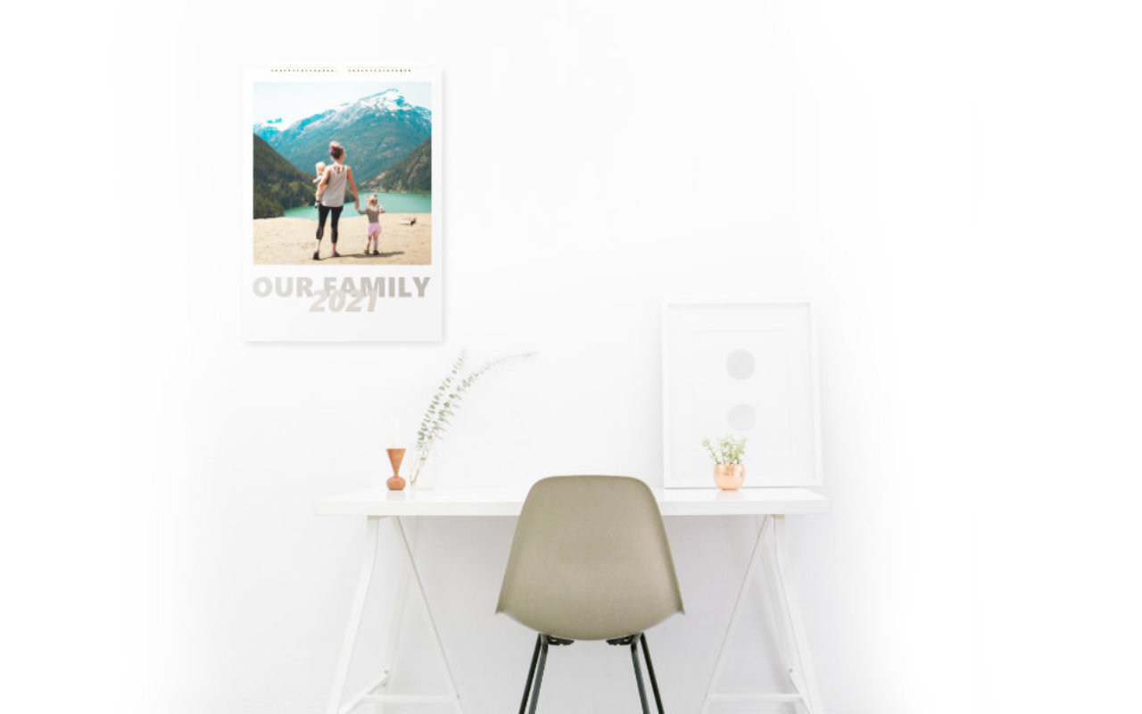 Pohled na nástěnný kalendář