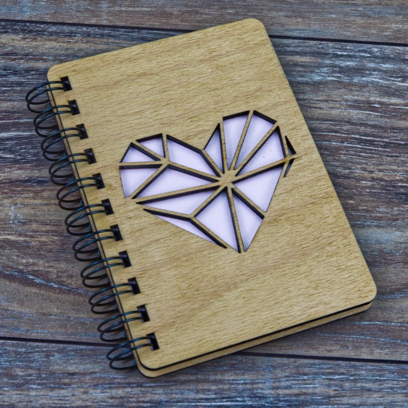 Dřevěný deník A6 - orel 6 Obrázek dreveny denik srdce nahled2