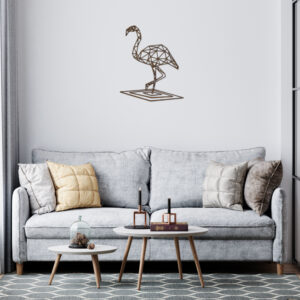 dřevěná dekorace na zdi ve tvaru plameňáka