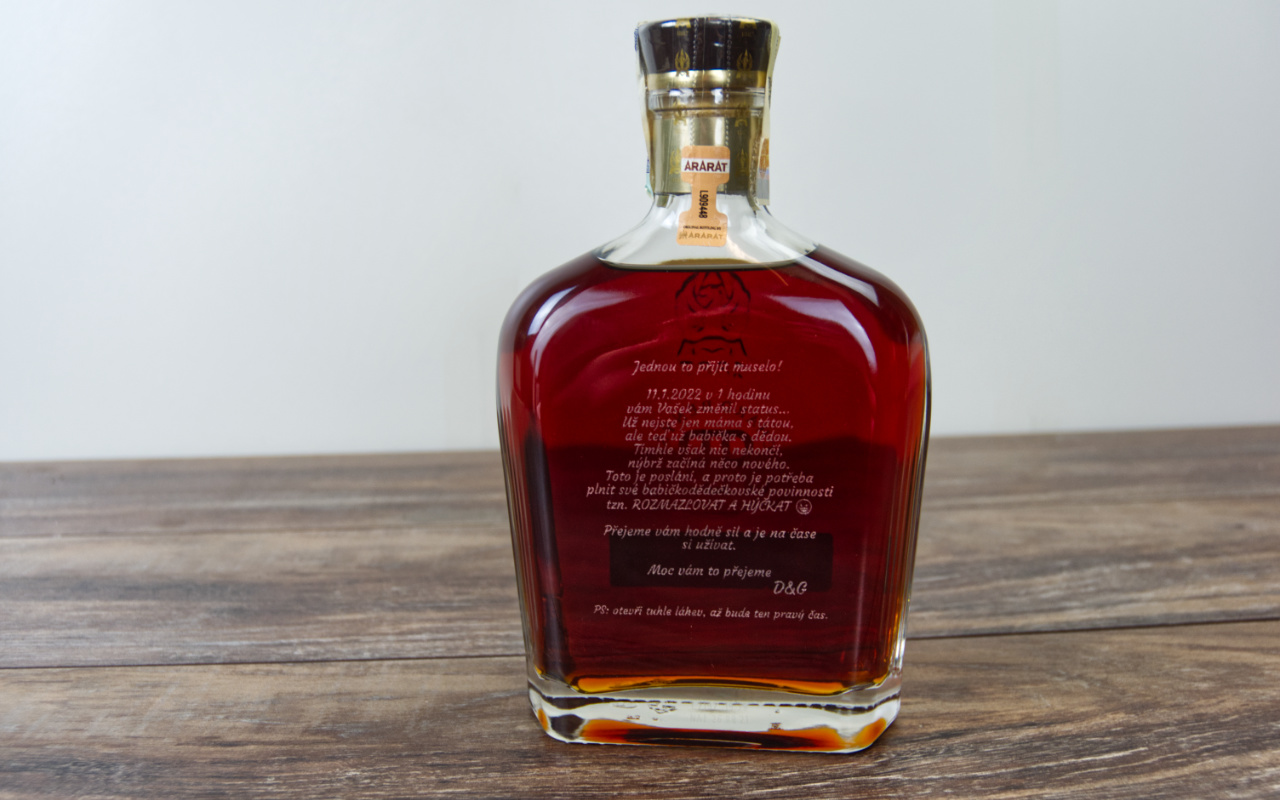 Sklenice na prosecco s gravírováním na míru 3 Obrázek gravirovani do sklenene lahve zadni stranajpg