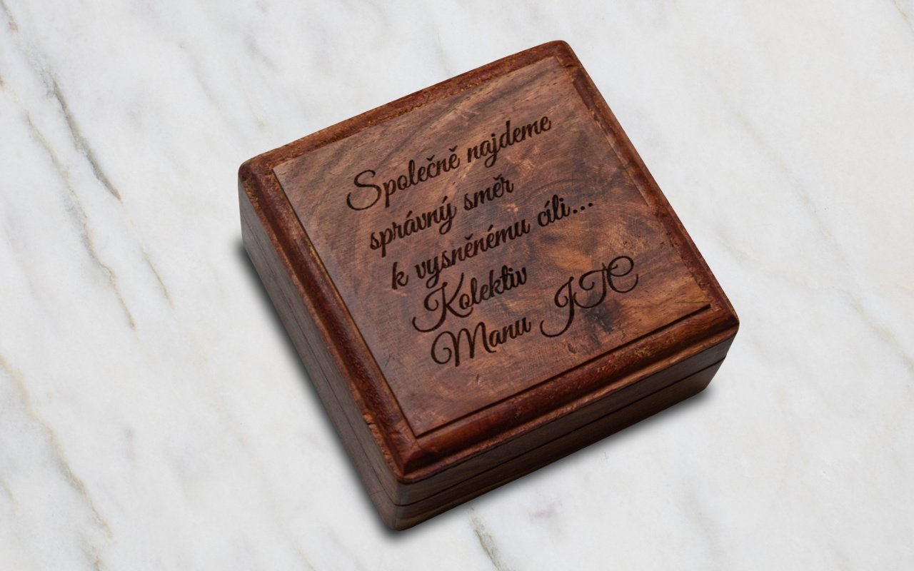 Obrázek kompas krabicka gravirovani 1