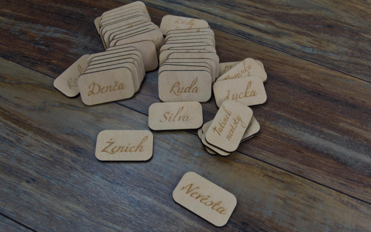 Svatební jmenovky s gravírovanými jmény 1 Obrázek jmenovky svatebni