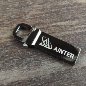 Kovový flash disk d gravírovaným logem firmy