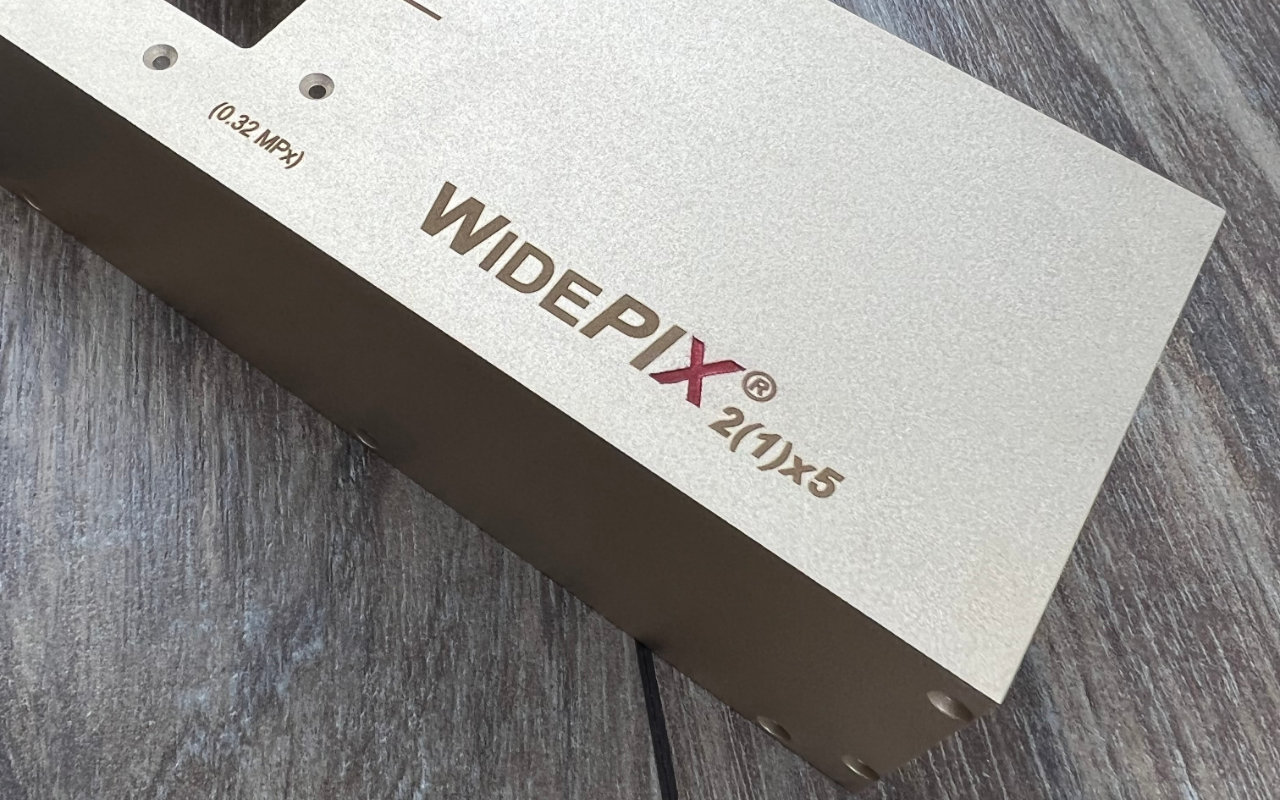 Gravírování kovu na bronzový kryt