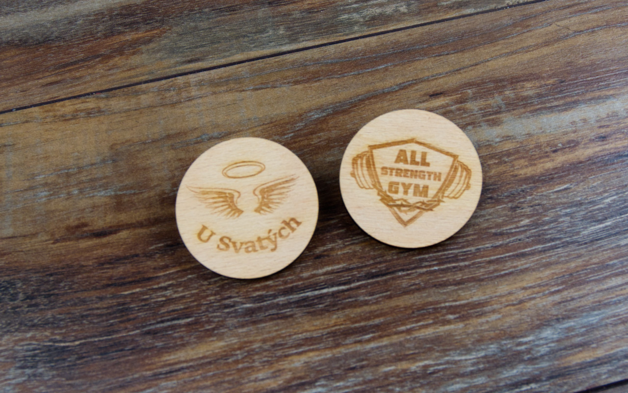 Dřevěná placka 5cm s vlastním gravírováním 3 Obrázek drevene placky loga
