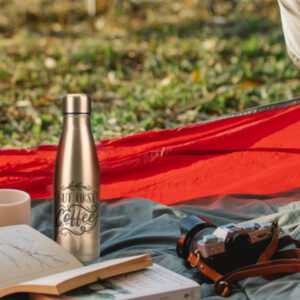 Termolahev s gravírováním ve stanu