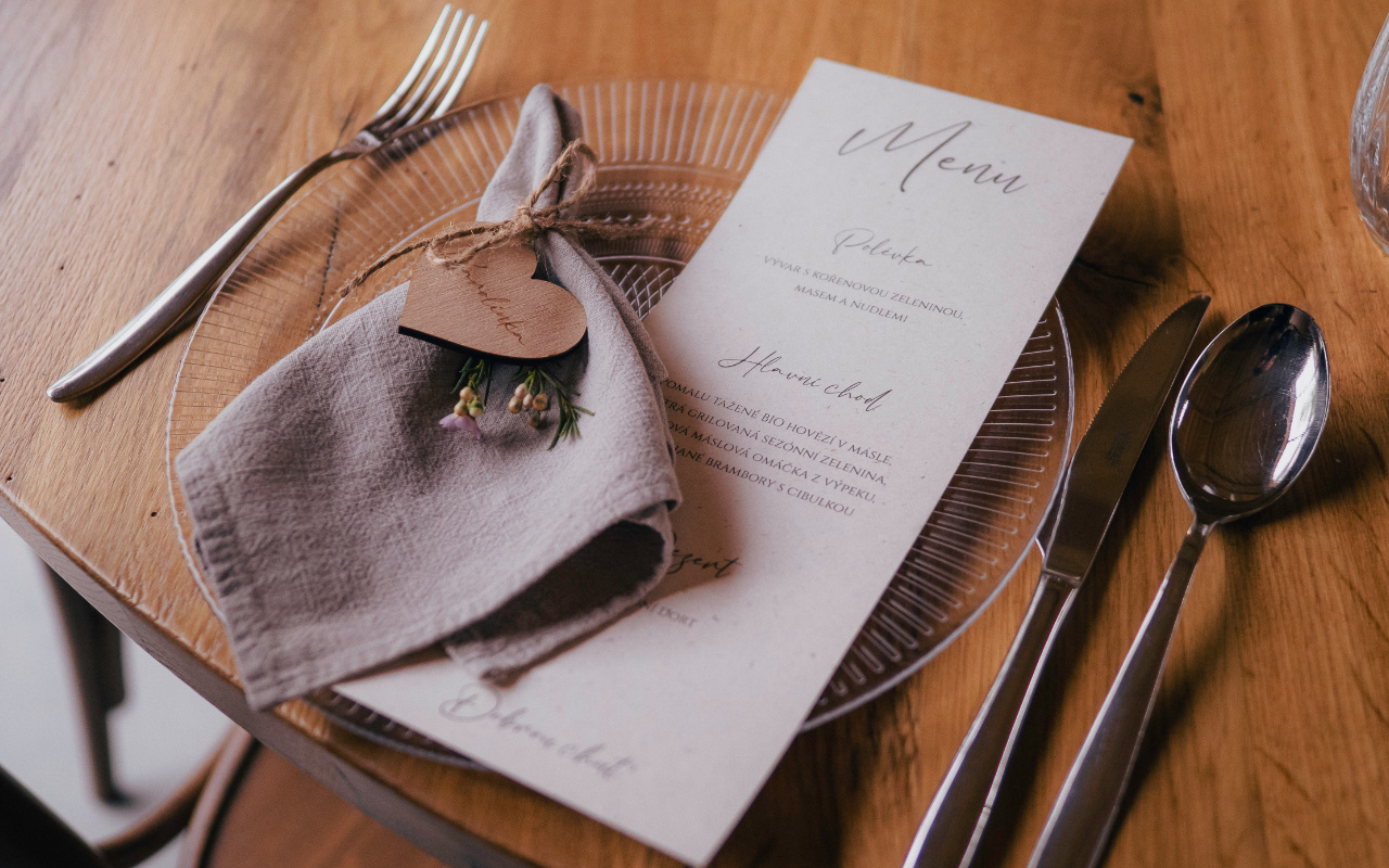 Svatební jmenovky srdce s gravírovanými jmény 4 Obrázek jmenovka srdce