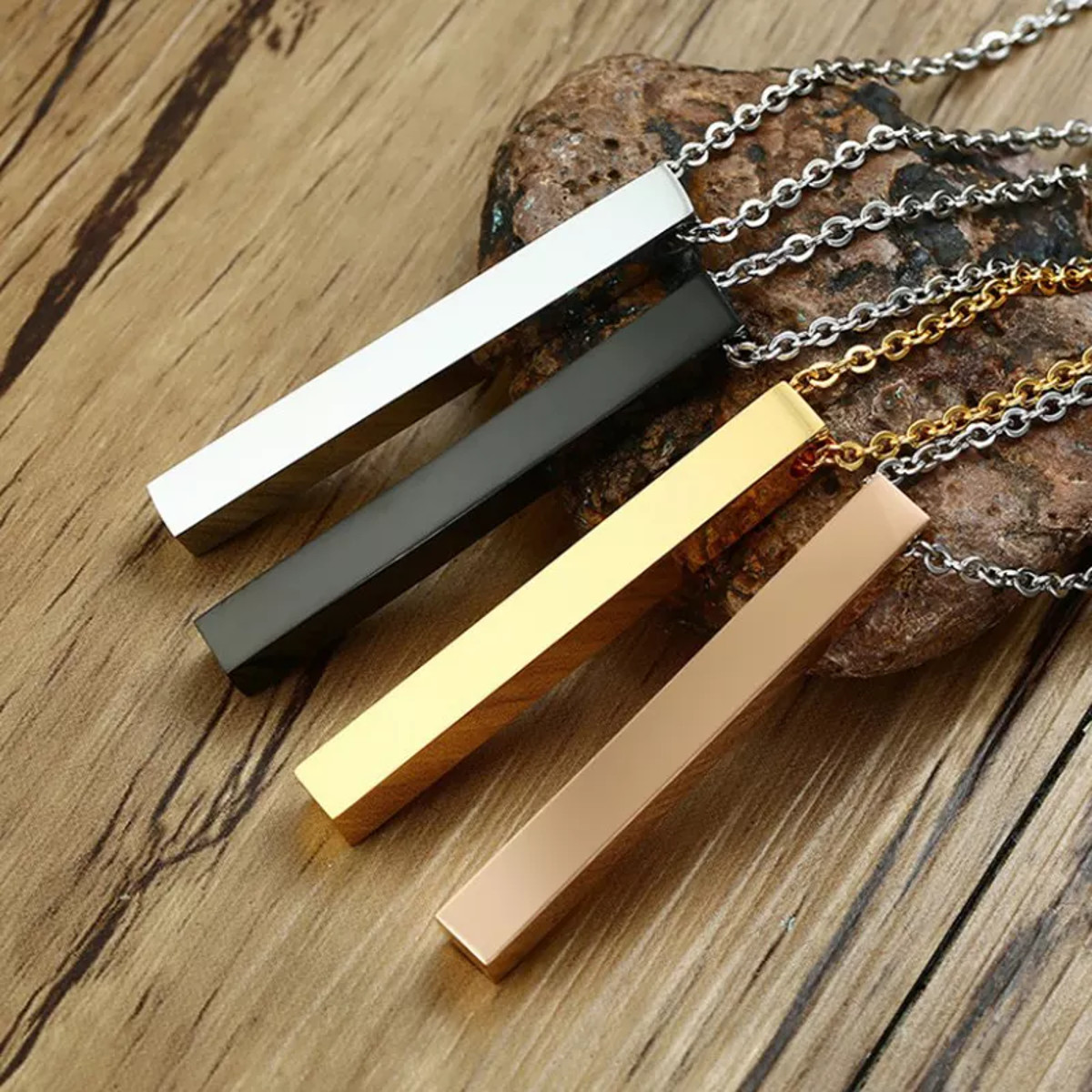 přívesky v krabičce