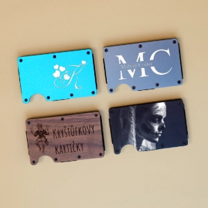 Pouzdro na kreditní karty s vlastním gravírováním