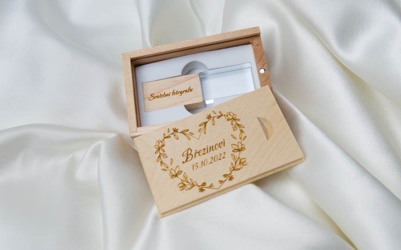 Svatební gravírování 13 Obrázek fleshka svatebni galerie