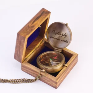 Kompas v dřevěné kazetě "Najdi vždy správnou cestu"