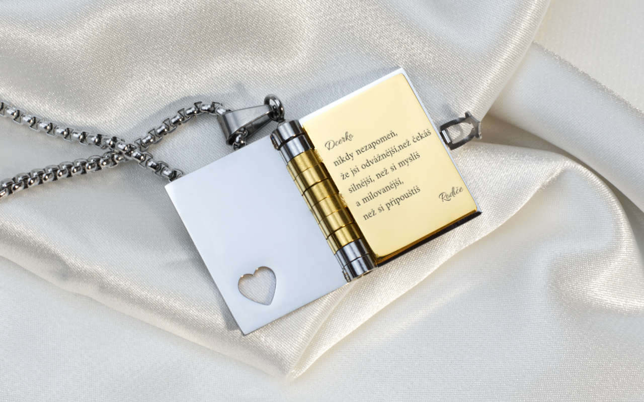 Přívěsek deník s řetízkem s vlastním gravírováním 6 Obrázek otevreny navrh denik