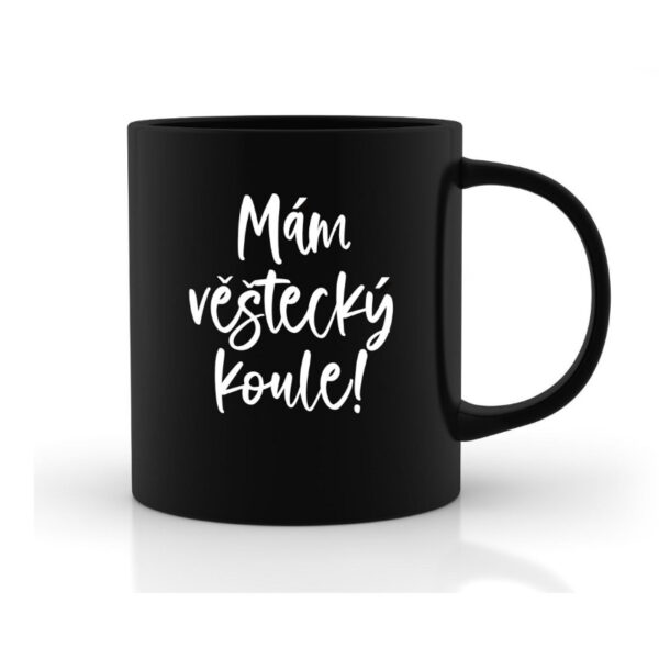 Černý hrnek s bílým potiskem