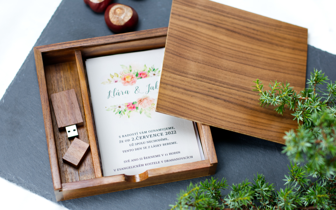 Obrázek box flashdisk galerie