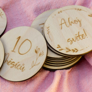 Dřevěné milníkové kartičky