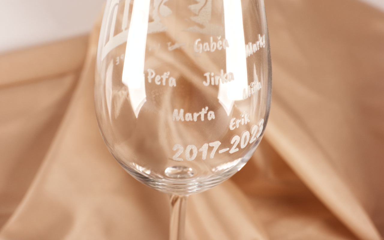 Obrázek sklenice vino gravir 1