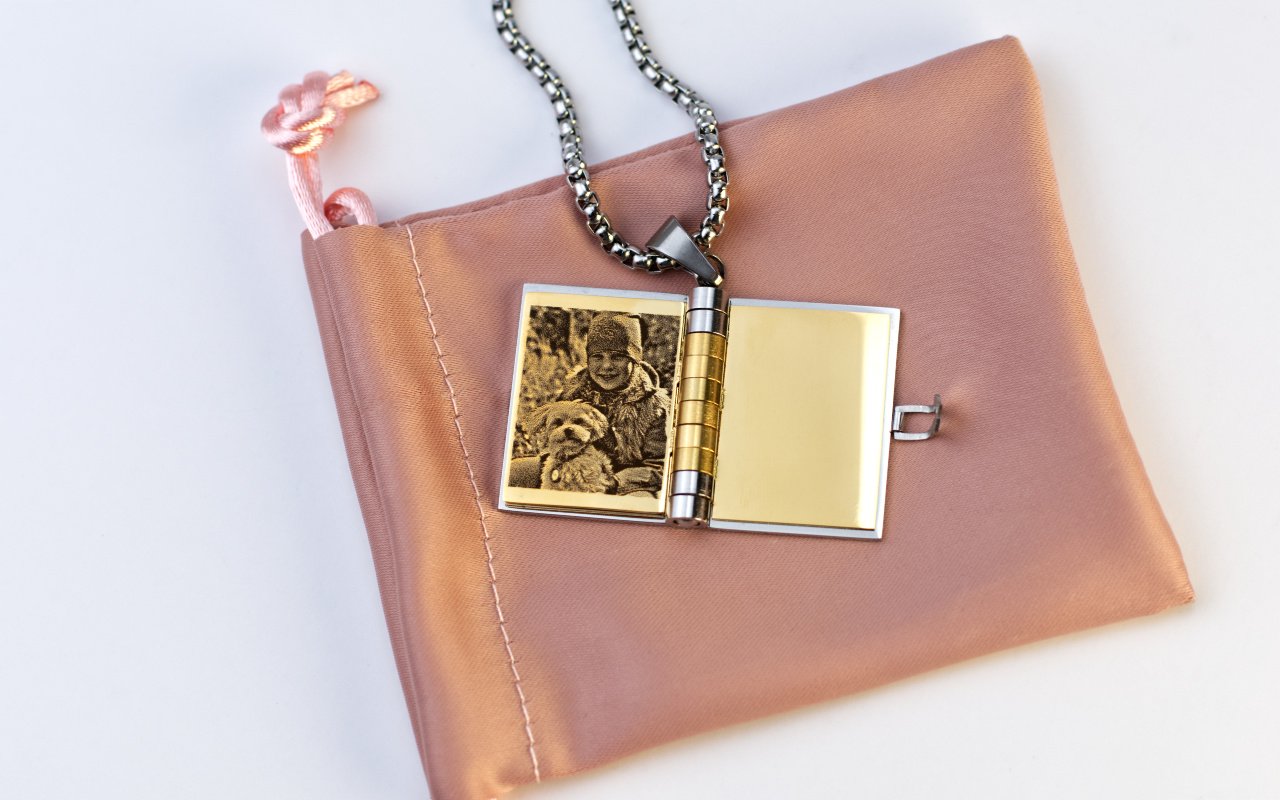 Obrázek galerie gravirovani denicek nahrdelnik