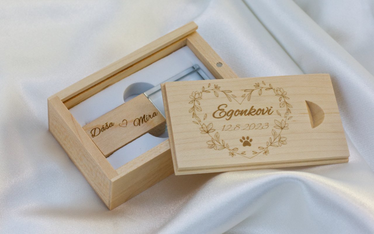 Krystal dřevěný USB flash disk s vlastním gravírováním 32GB 2 Obrázek galerie dreveny flashdisk