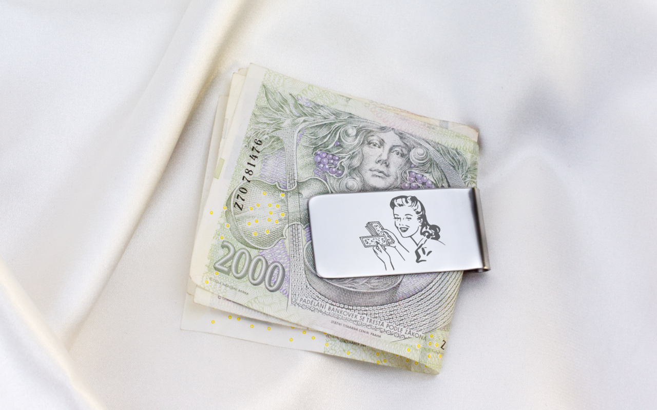 Spona na peníze z chirurgické oceli s vlastním gravírováním 1 Obrázek galerie spona bankovky