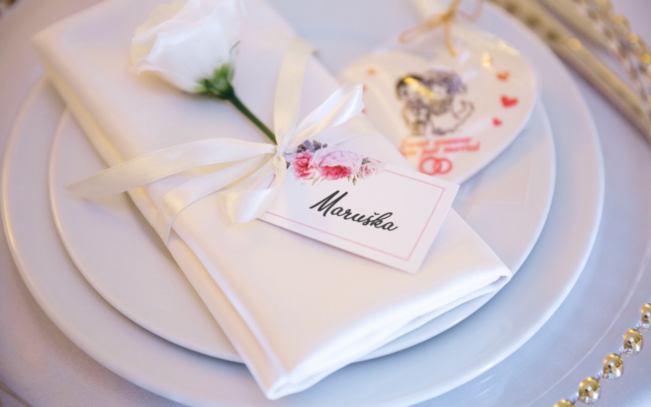 Jmenovky na stůl s vlastním návrhem 50 - 500 ks 2 Obrázek galerie jmenovka svatba