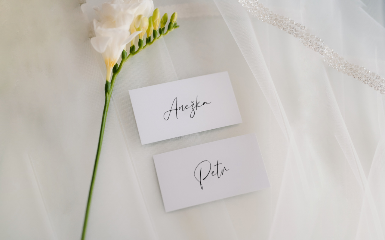 Jmenovky na stůl s vlastním návrhem 50 - 500 ks 1 Obrázek galerie jmenovky svatba