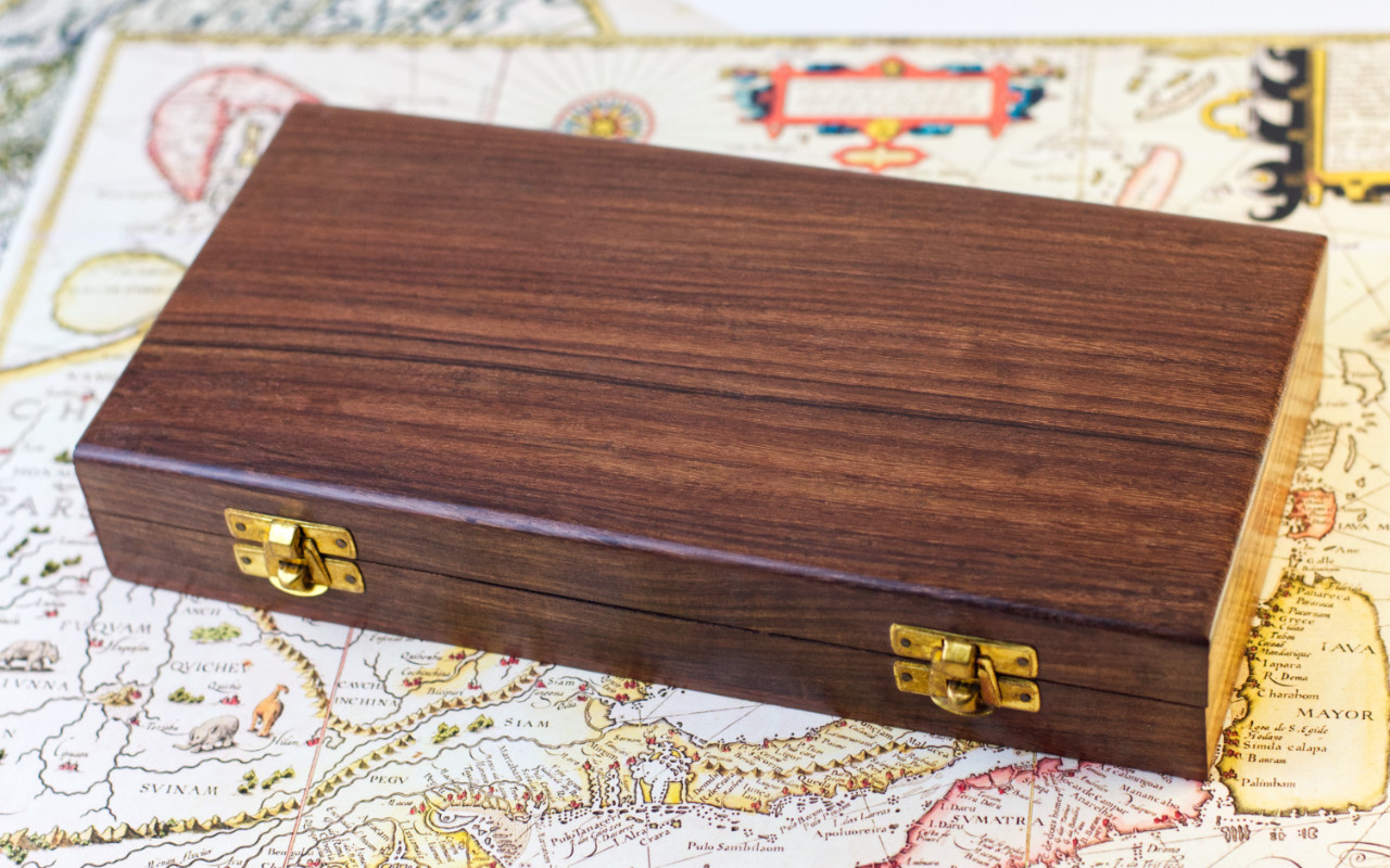 Lupa v dřevěné kazetě s vlastním gravírováním 2 Obrázek galerie box lupa