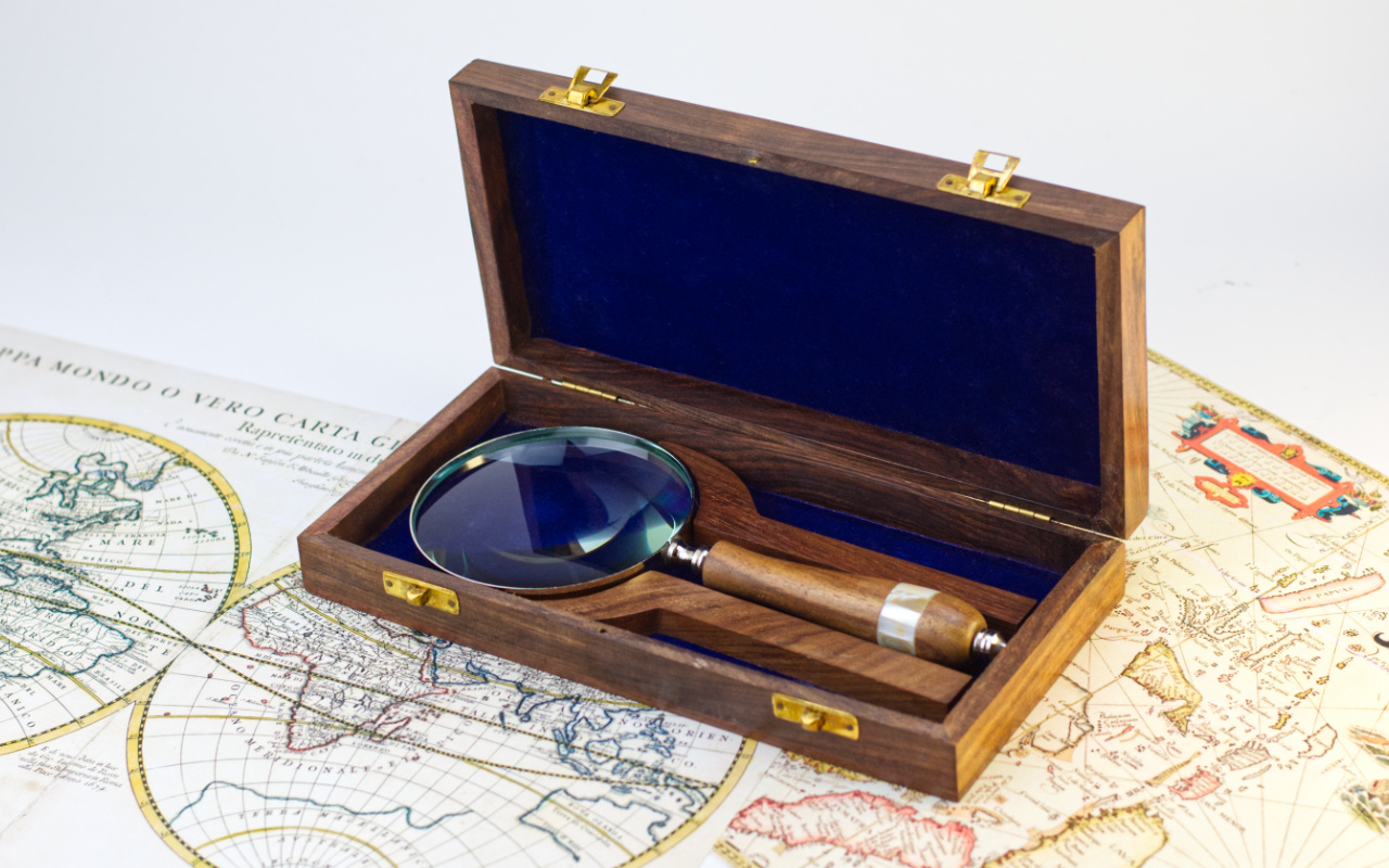 Lupa v dřevěné kazetě s vlastním gravírováním 3 Obrázek galerie lupa