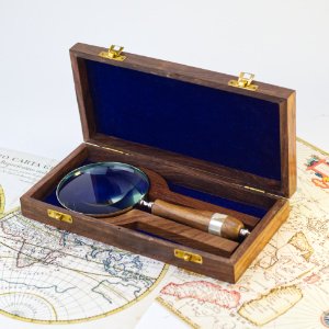 Lupa v dřevěné kazetě s vlastním gravírováním