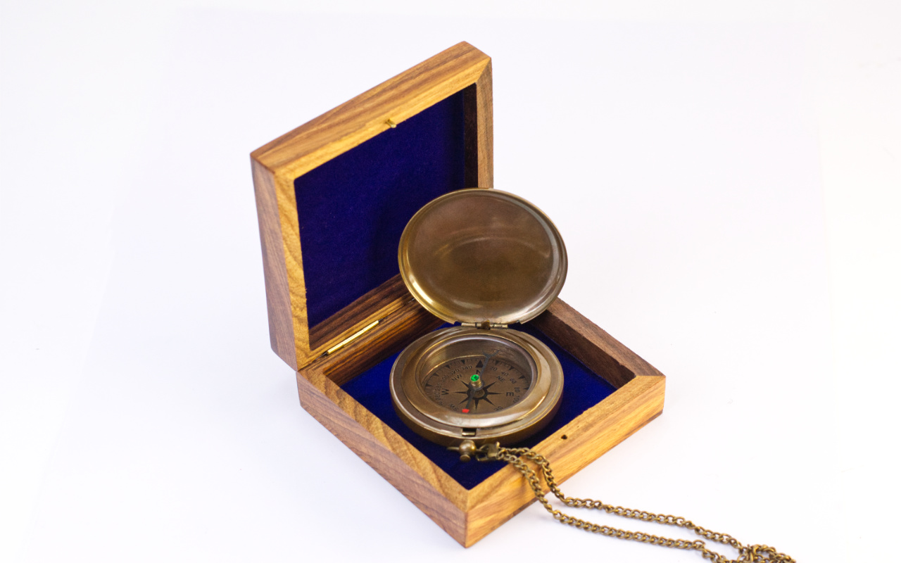 Vintage kompas v dřevěné kazetě s vlastním gravírováním 4 Obrázek galerie kompas20