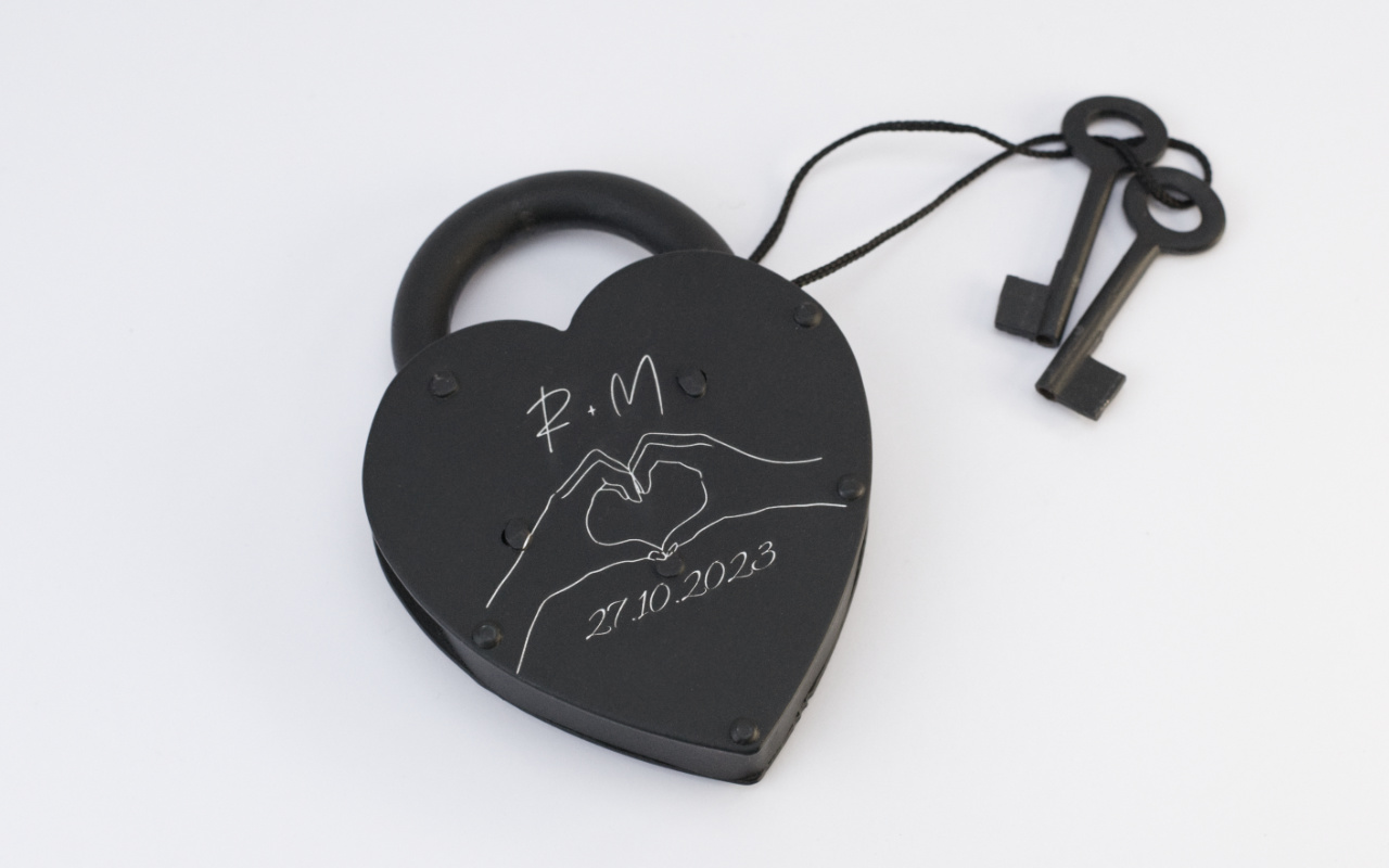 Obrázek galerie vintage zamek gravir