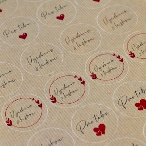 Kraftové kulaté nálepky s vlastním návrhem