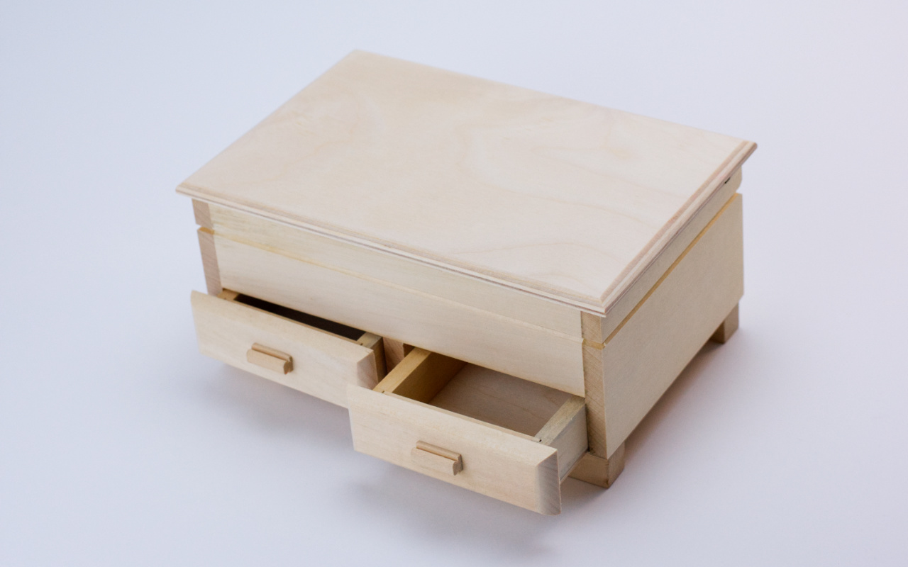 Dřevěná šperkovnice s věnováním na míru 3 Obrázek galerie prirodni sperkovnice V1