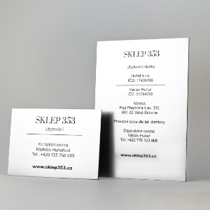 Bílá cedule s vlastním textem i logem