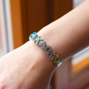 Náramek s písmeny na míru