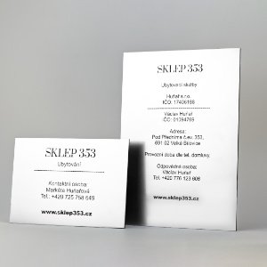 Bílá cedule s vlastním textem i logem