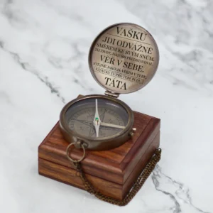 Velký otevírací kompas v kazetě s vlastním gravírováním