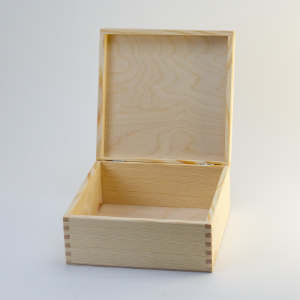 Dřevěná krabička 19,5x19,5 cm s gravírováním