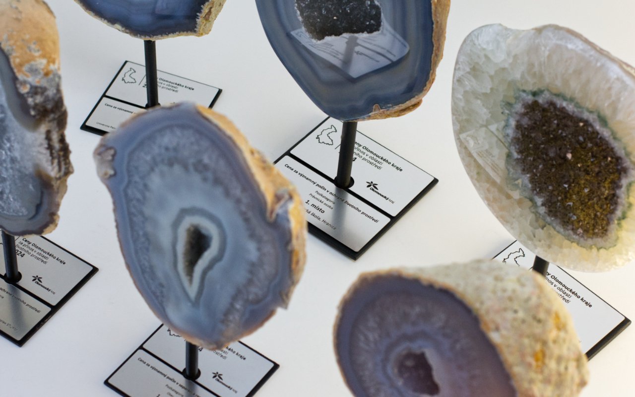 Stříbrná cedule s vlastním textem i logem 4 Obrázek galerie ceny olomouc zakazkova vyroba