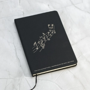 Černý deník A5 s vlastním gravírováním
