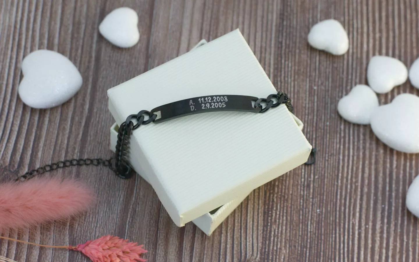 Náramek s ocelovou destičkou s gravírováním 1 Obrázek galerie cerny naramek 1