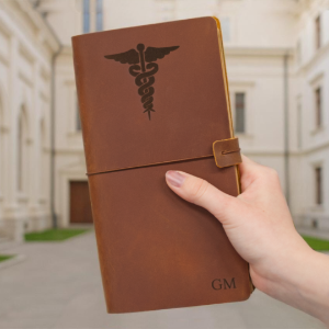 Kožený deník s vlastním gravírováním
